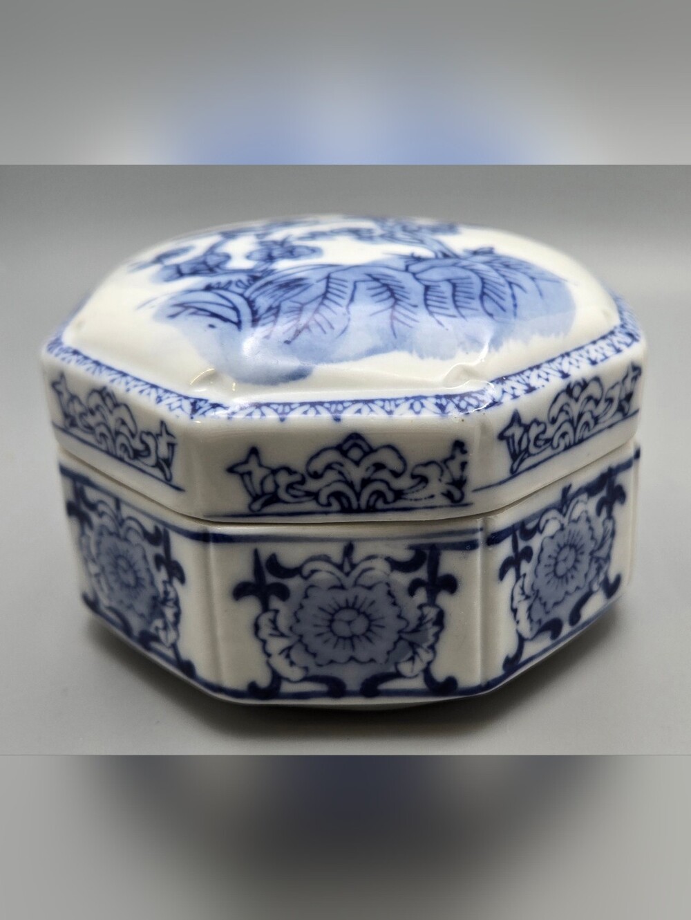 Chinoiserie Octagonal Blue & White Porcelain Trinket Jar w/ Lid China - Picture 2 of 5